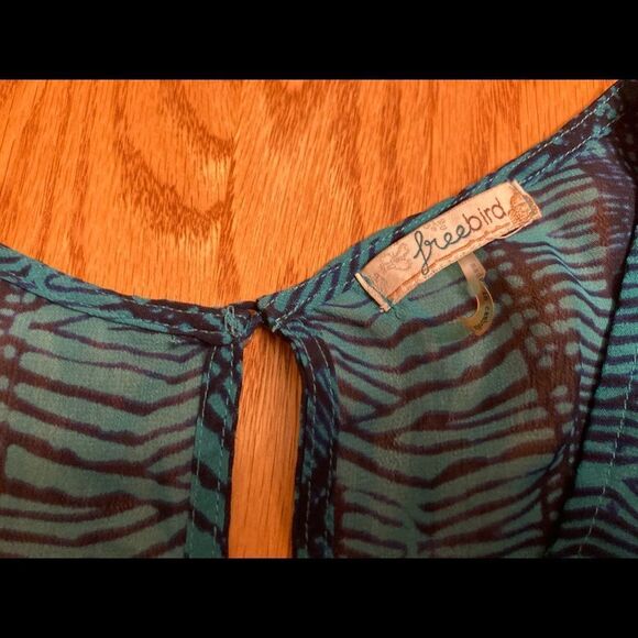 Freebird Sheer scoop-necked Top - Picture 5 of 7